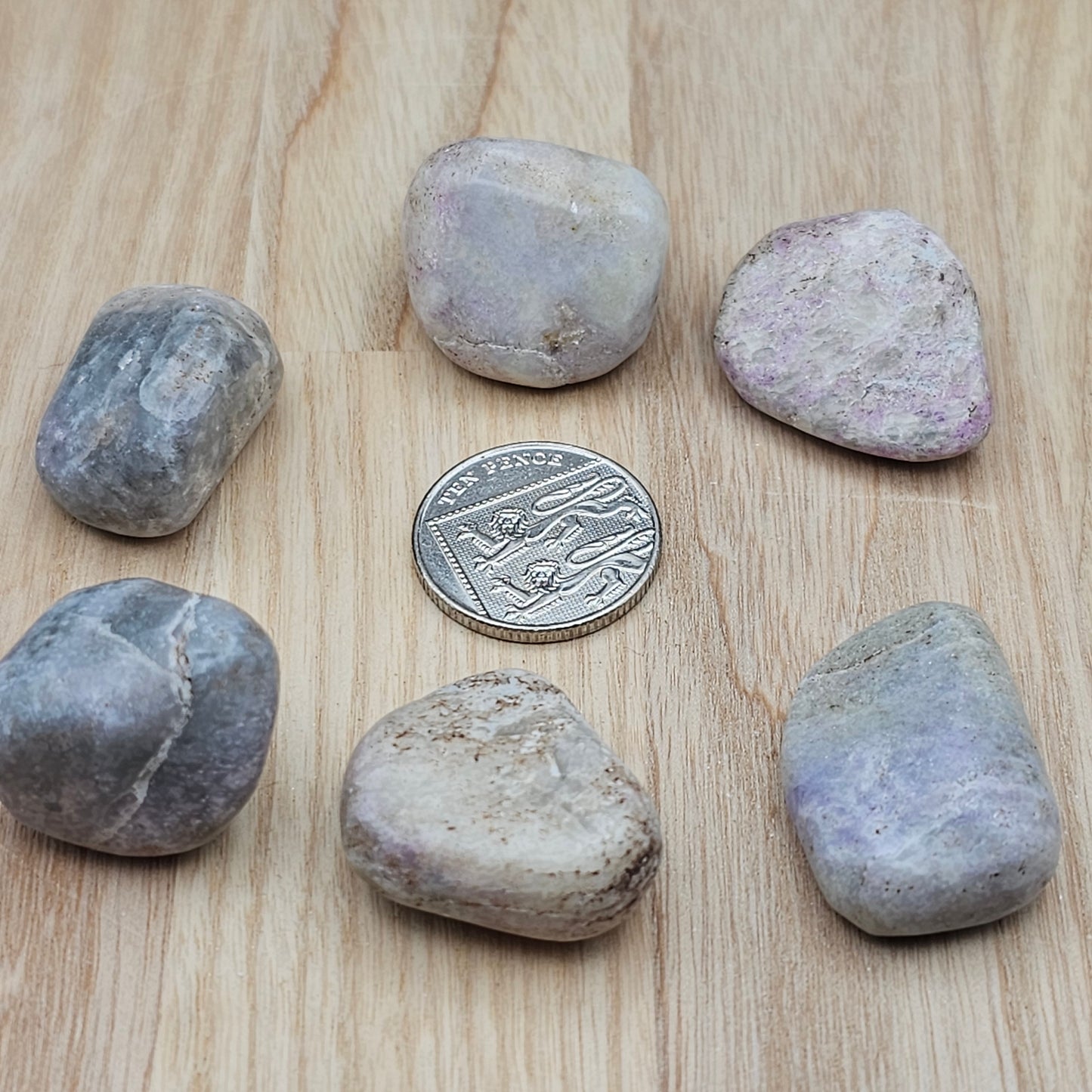 Hackmanite (UV reactive)