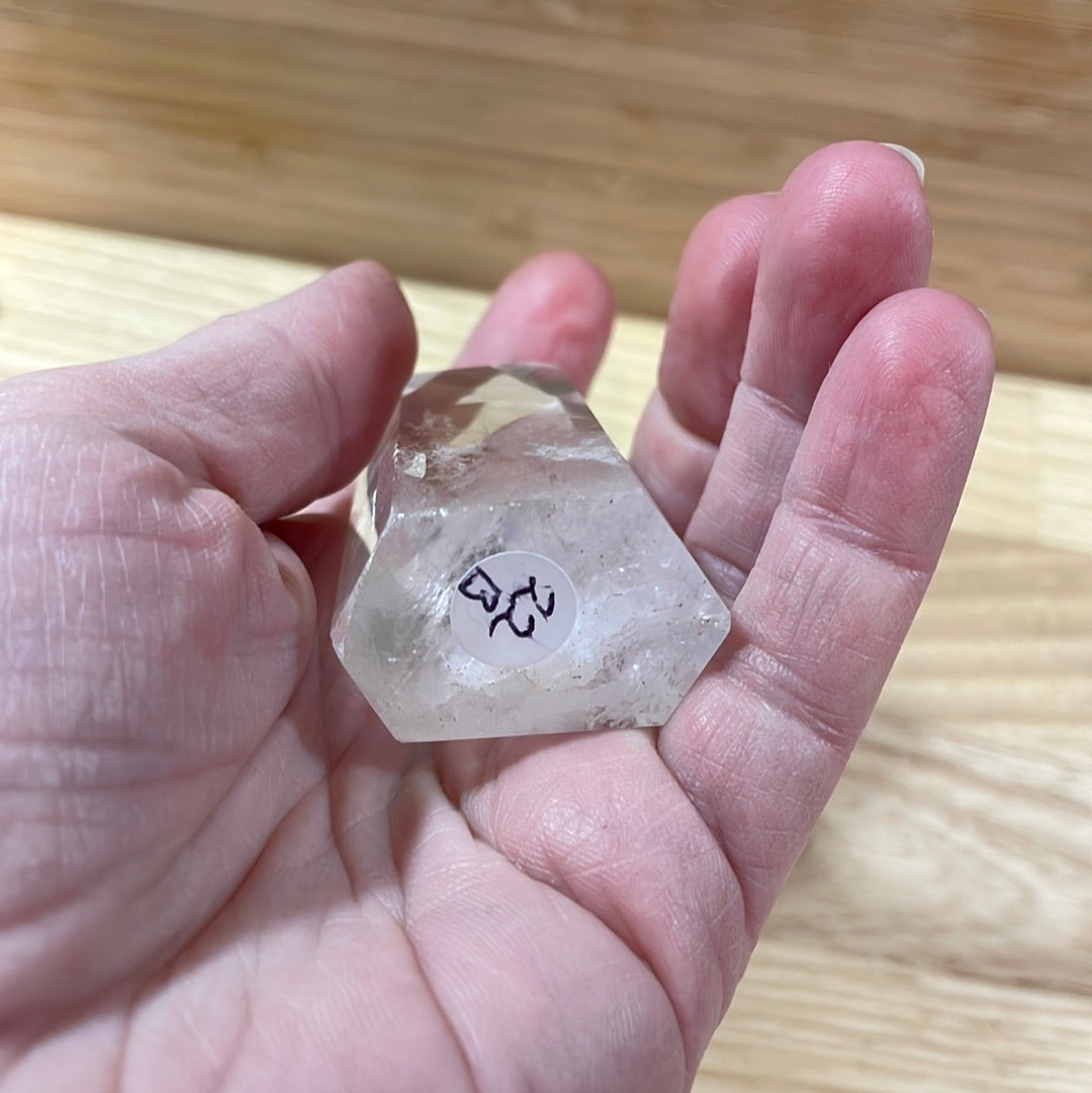Clear Quartz Points >£20