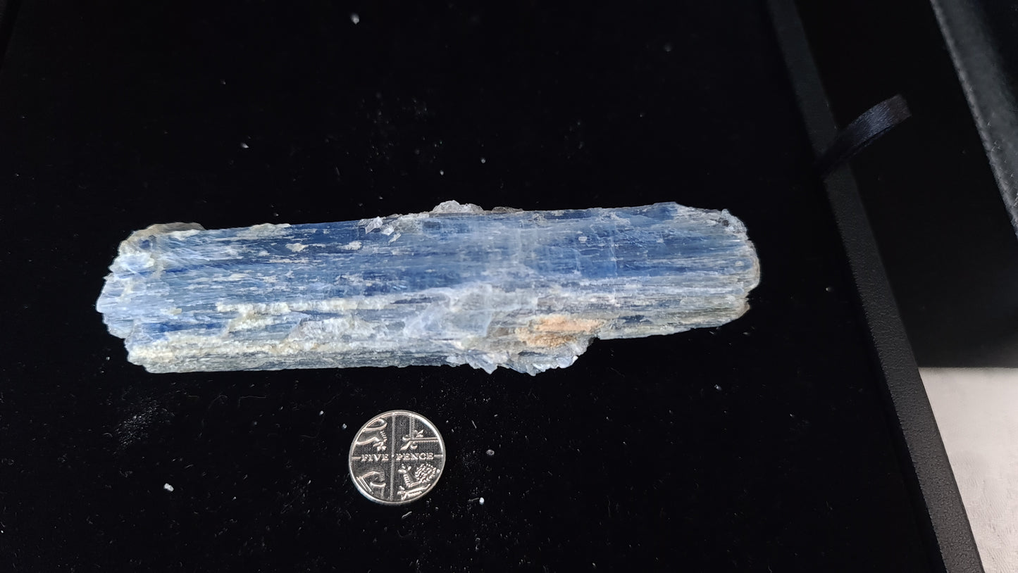 Kyanite Raw - KY7